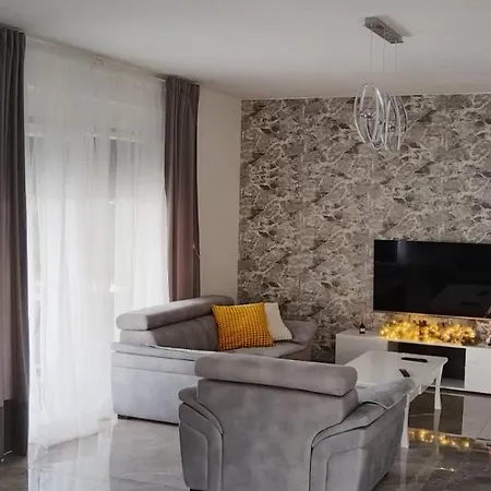 Villa Lago * Trn